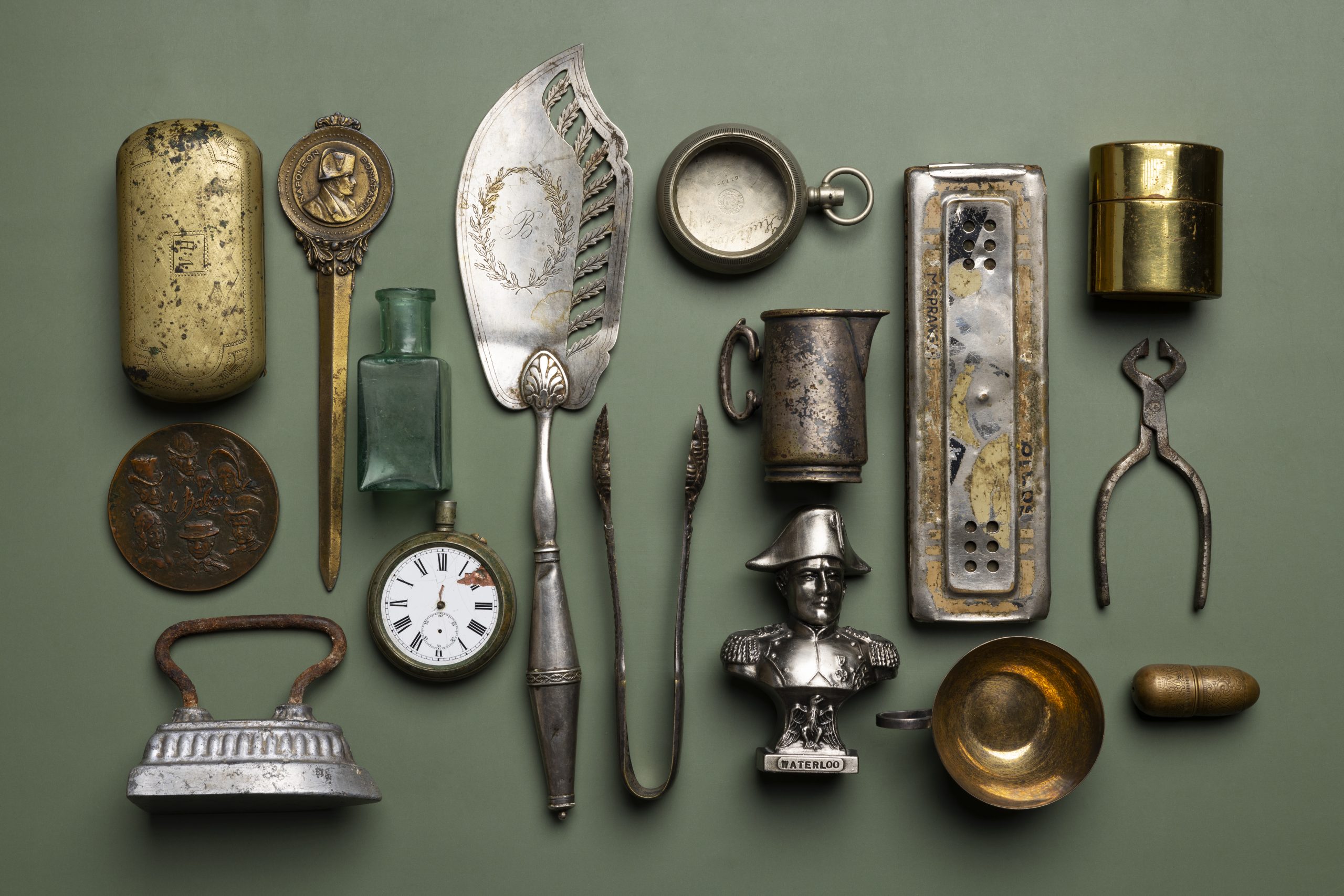 Storing-antique-collections
